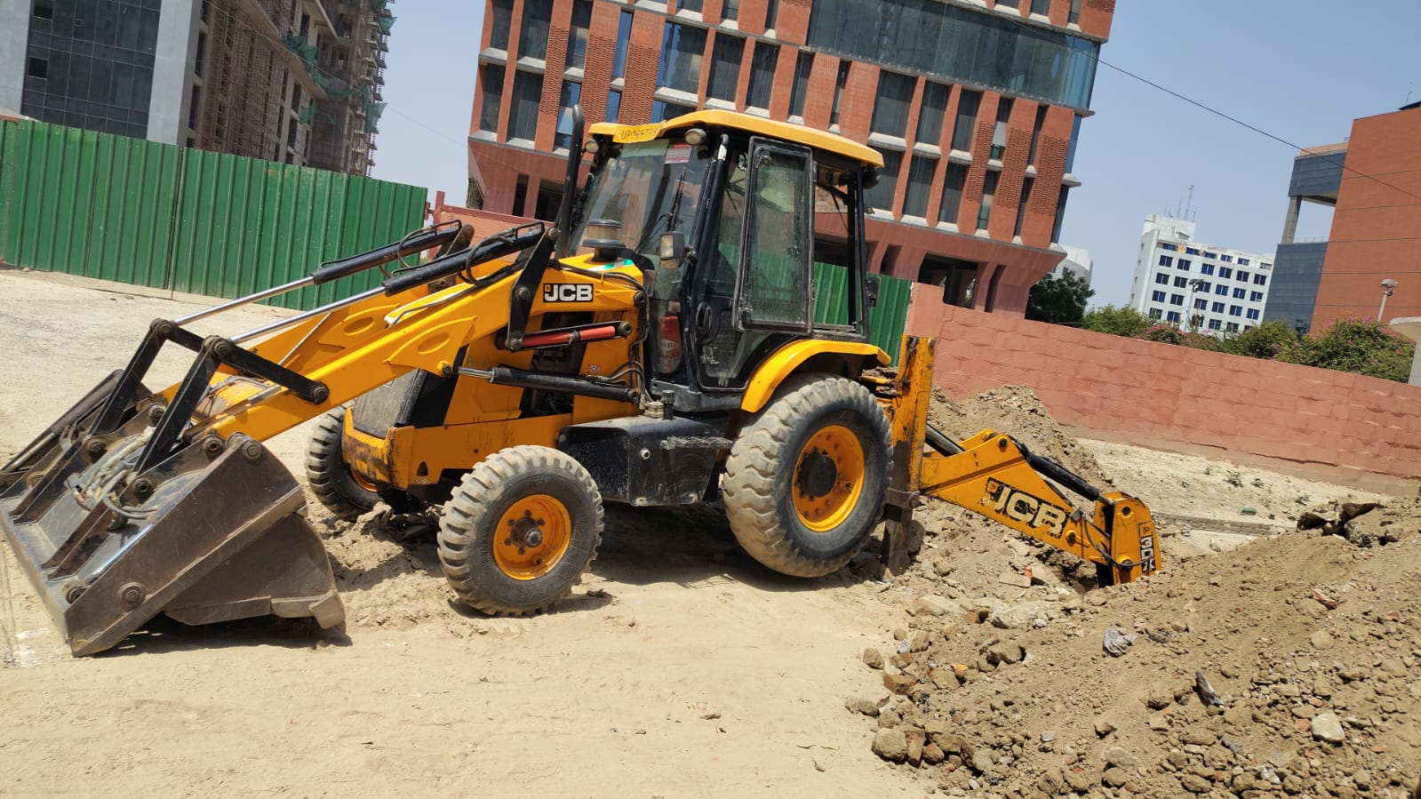 JCB 3DX (76HP) Backhoe Loader photo 2